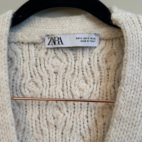 Zara Off-White Chunky Knit Cardigan - Picture 2 of 7